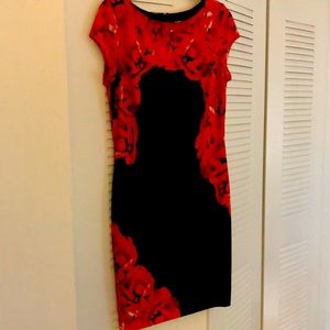 Form fitting floral print a zipper in the back